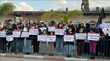 آلاف الفلسطينيين داخل إسرائيل يتظاهرون ضد الجريمة وتواطؤ الشرطة