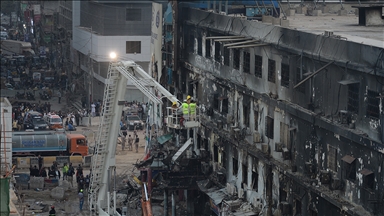 Pakistan'daki alışveriş merkezinde çıkan yangında ölenlerin sayısı 71'e yükseldi