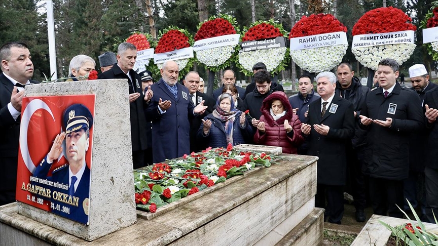 Şehit Emniyet Müdürü Ali Gaffar Okkan, Sakarya'da mezarı başında anıldı