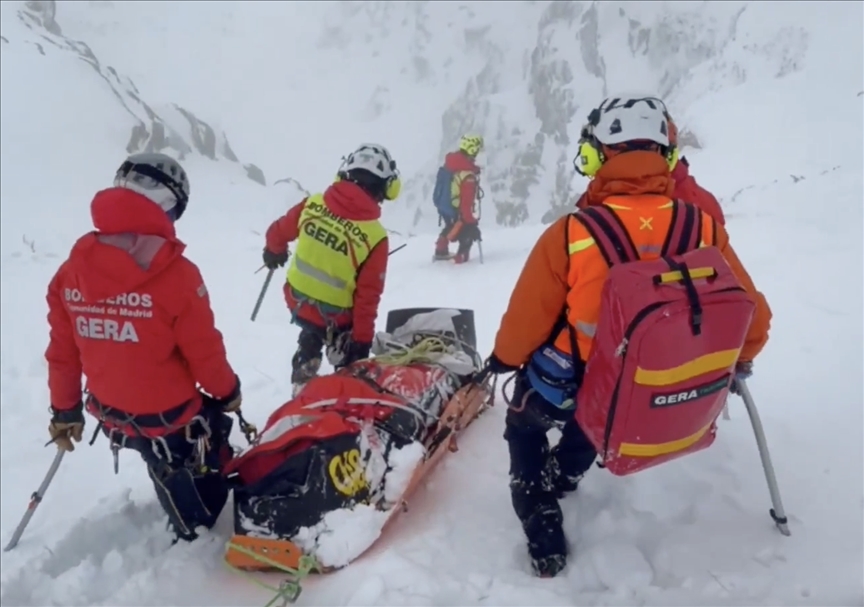 En Espagne, un skieur enseveli sous une avalanche secouru