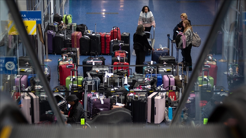 Hiljade letova otkazano zbog historijske zimske oluje koja pogađa SAD