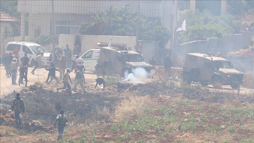 الضفة.. إصابة 3 فلسطينيين في هجوم لمستوطنين شرق نابلس