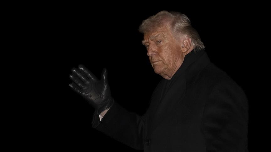 Trump menace le Canada de droits de douane de 100 % en cas d'accord avec la Chine