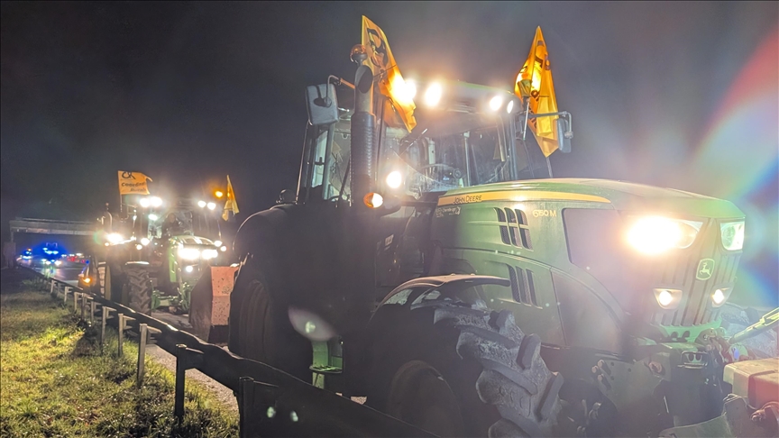 Dénonciation de l’accord Mercosur en France : des agriculteurs neutralisent des radars près de Paris