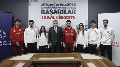Bakan Bak, 2026 Kış Olimpiyatları'na katılacak milli sporcuları kabul etti