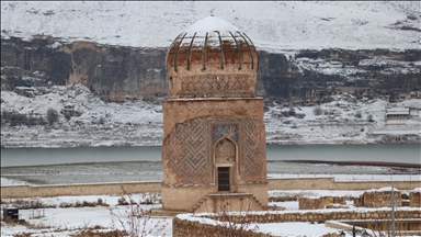 Avahiyên dîrokî yên li Heskîfê bi berfê hatin nixumandin