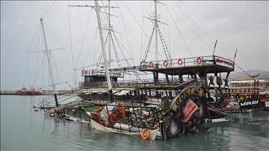 Mersin'in Silifke ilçesinde fırtına etkili oldu
