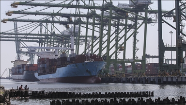 Libya signs energy deals to boost production, investment