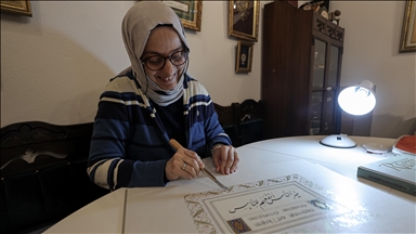 E frymëzuar nga një artikull gazete, artistja turke filloi të mësonte mjehstërinë e tez'hibit