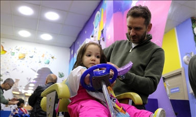 Turski frizer u Eskisehiru pretvorio dječiji strah u radosno iskustvo i igru