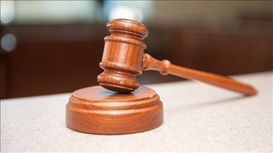 Suisse : la libération du propriétaire du bar incendié de Crans-Montana indigne les familles des victimes