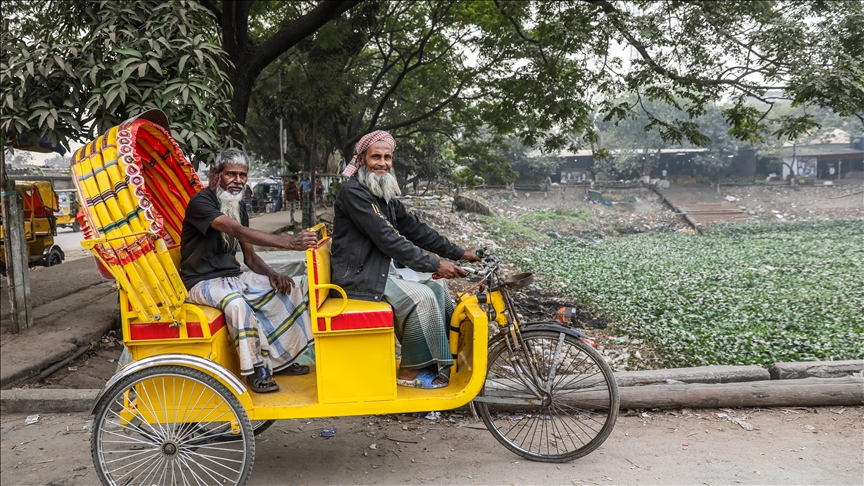 "Riksha" dhe "tuk-tuk", transporti urban i domosdoshëm në Bangladesh