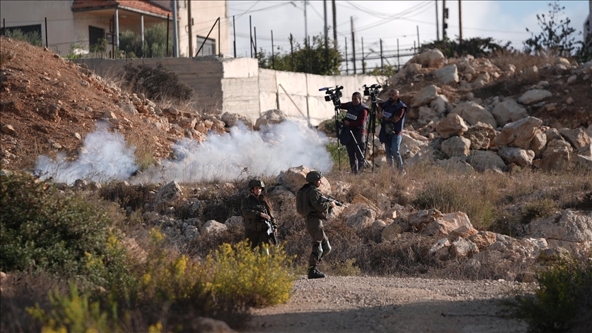 الضفة.. حالات اختناق بين الفلسطينيين في اقتحامات للجيش الإسرائيلي