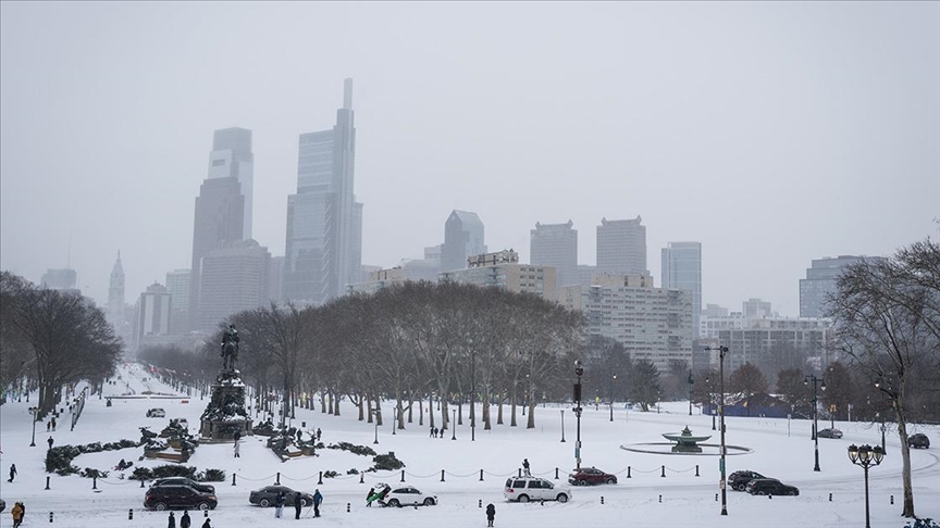 ABD'yi etkisi altına alan kar fırtınası ve soğuklarda 920 bine yakın kişi elektriksiz kaldı