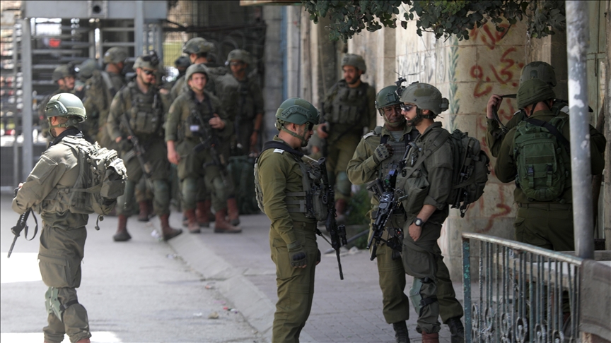 Israeli forces kill Palestinian, detain 11 in occupied West Bank