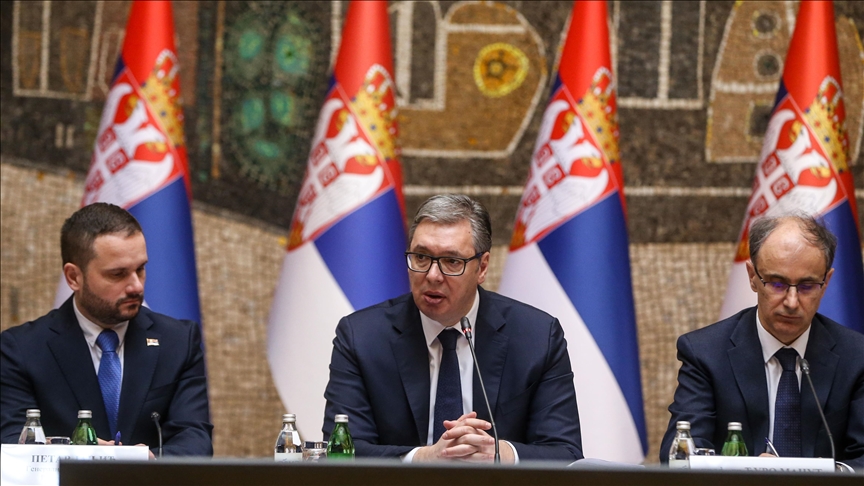 Vučić na sjednici Vlade Srbije poručio ministrima da počnu raditi ili će biti smijenjeni