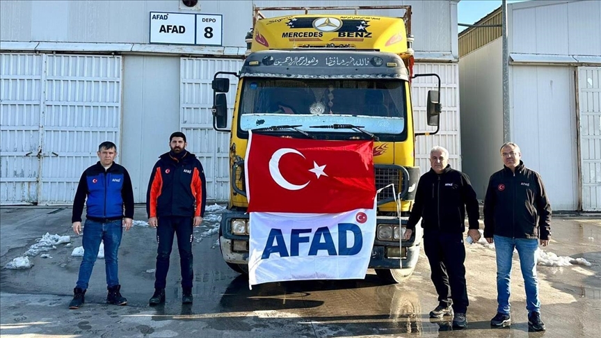الإغاثة التركية ترسل 6 شاحنات مساعدات إلى عين العرب شمالي سوريا