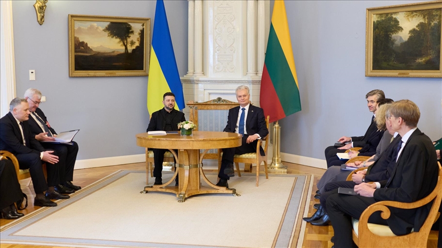 Зеленский проинформировал президента Литвы об итогах трехсторонних переговоров в Абу-Даби