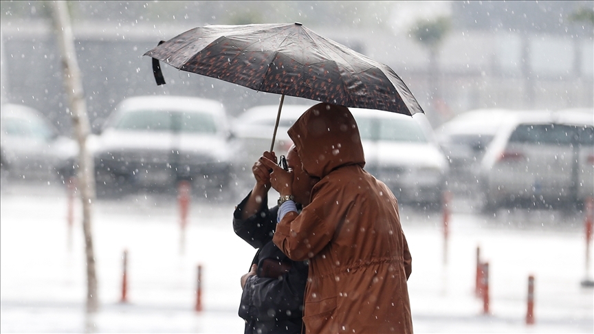Meteorolojiden bazı bölgeler için fırtına ve sağanak uyarısı