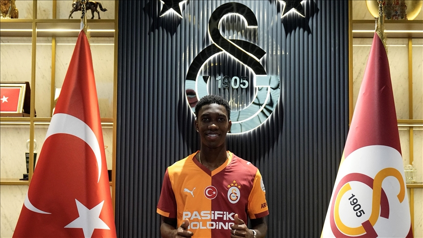 قدم.. غالاطة سراي يضم الكولومبي ياسر أسبريا من جيرونا