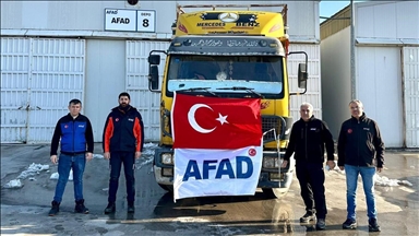 الإغاثة التركية ترسل 6 شاحنات مساعدات إلى عين العرب شمالي سوريا