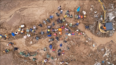 Indonésie : le bilan d’un glissement de terrain porté à 16 morts, des dizaines de disparus