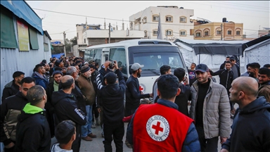 إسرائيل تفرج عن 7 أسرى فلسطينيين والصليب الأحمر ينقلهم لمستشفى بغزة