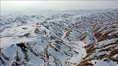 Iğdır'da kar Gökkuşağı Tepeleri'ni beyaza bürüdü