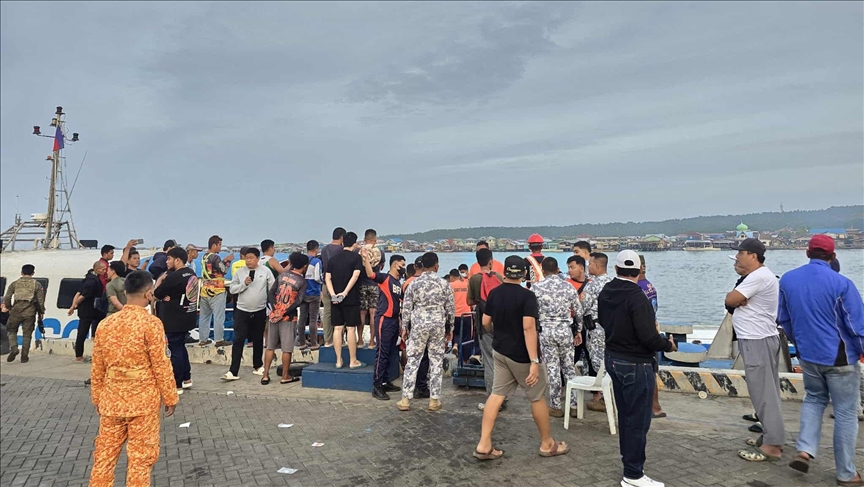 Најмалку 15 мртви, 28 исчезнати откако потона ферибот со над 300 патници во јужниот дел на Филипини