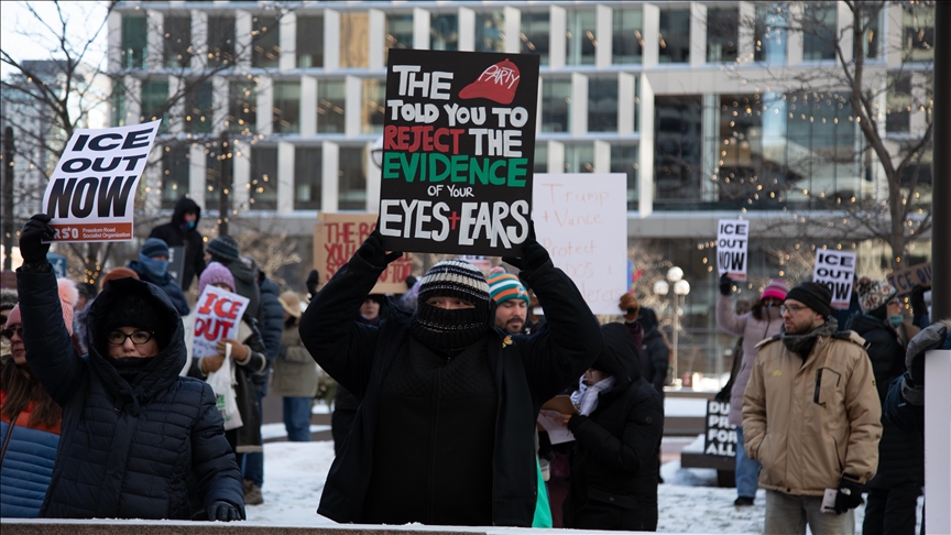 مينيابوليس.. احتجاج أمام فندق للاعتقاد بوجود مسؤولين من إدارة الهجرة