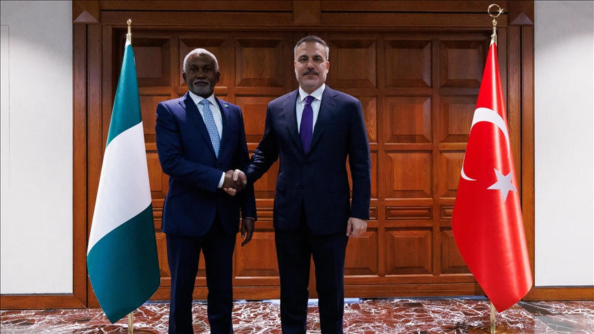  Турскиот министер за надворешни работи оствари средба со нигерискиот колега