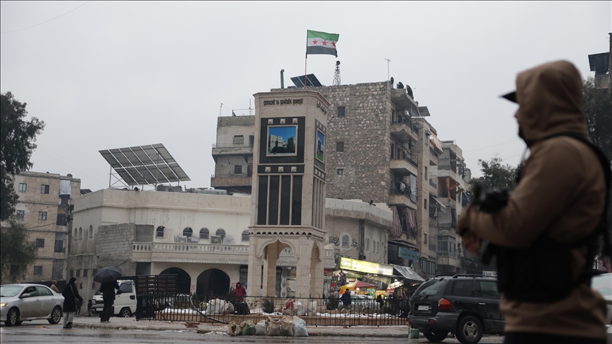 Suriye'de YPG işgalindeki Aynularab ilçesinde açılan insani koridordan sivillerin geçişi başladı