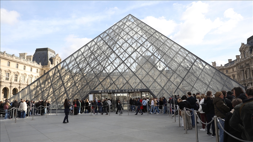 Paris' Louvre Museum closes again as staff strike enters 6th week