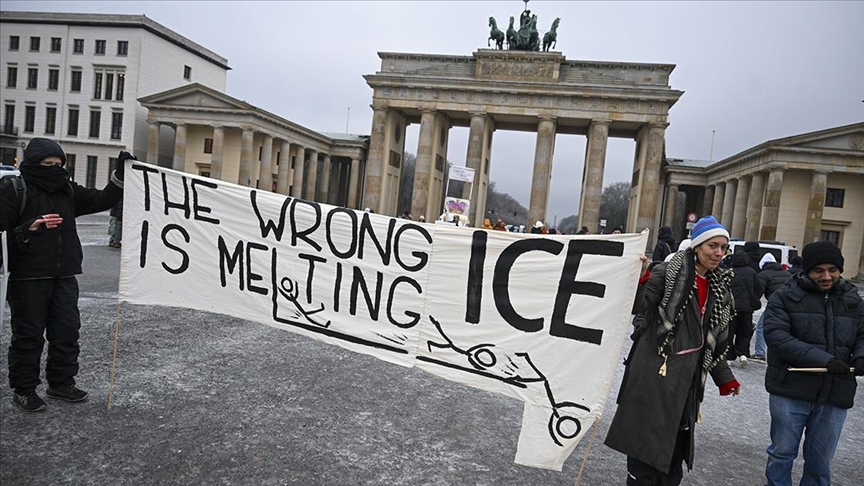 Berlin’de, ABD'nin Minnesota eyaletindeki göçmenlik uygulamaları protesto edildi