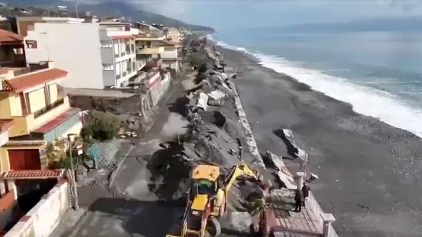 Itali, rreth 1.000 persona evakuohen për shkak të rrëshqitjeve të dheut