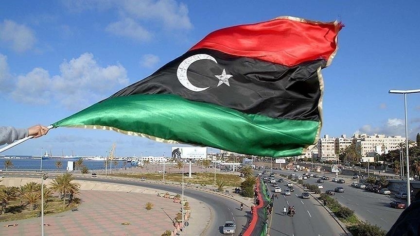 Libya'nın başkenti Trablus'ta arazide gömülü savaş kalıntısı patlamamış füze ve bomba bulundu