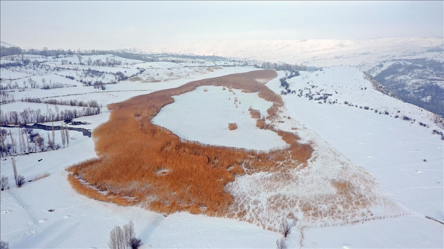 Iğdır'daki Üçkaya Gölü dondu
