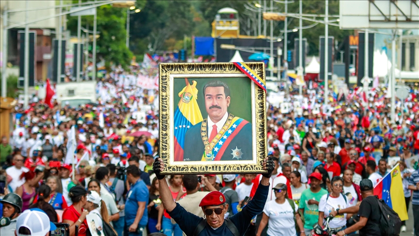 Life in Venezuela's capital largely returns to normal, with people demanding Maduro's release