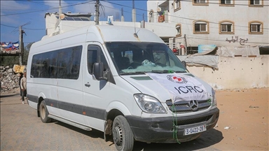 إسرائيل تفرج عن 9 أسرى و"الصليب الأحمر" ينقلهم لمستشفى وسط غزة