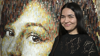 Sanatçı Deniz Sağdıç, havalimanında unutulan valizlerden büyük bir portre yapmayı planlıyor