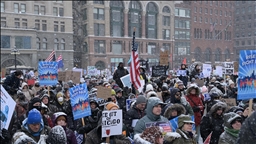 Minnesota'da Pretti'nin ölümünün ardından ICE görevlilerinin kaldığı düşünülen otelin önünde protesto