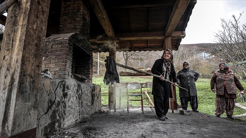 Bursalı kadınlar geleneksel ürünleri gelire dönüştürdü