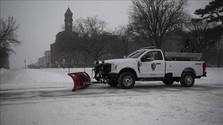 Much of US braces for extreme cold as dig-out from winter storm continues