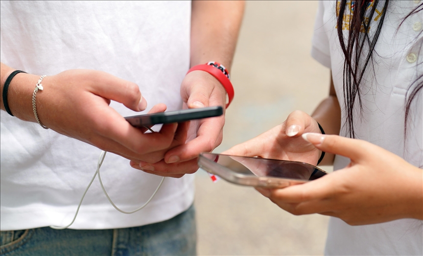 EU: Francuska smije zabraniti društvene mreže mlađima od 15 godina