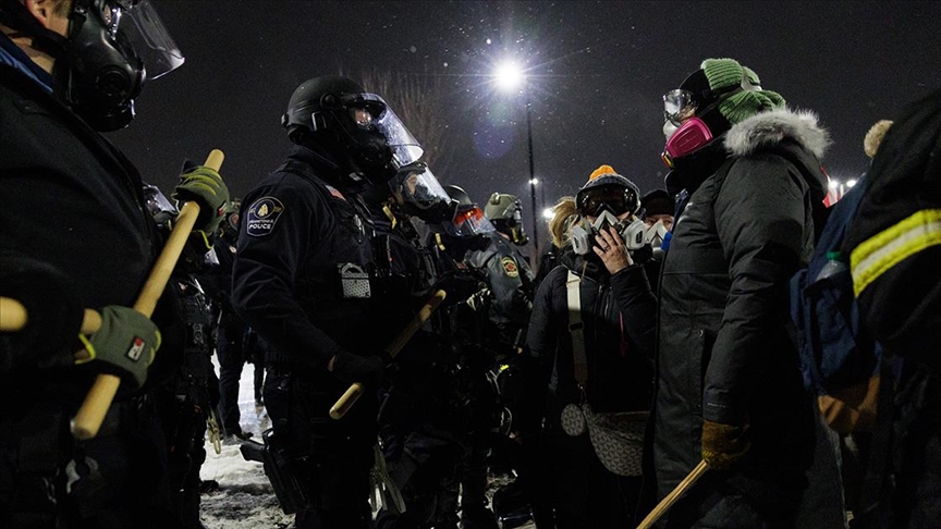 Minnesota'daki olayların ardından Sınır Muhafaza Komutanı Bovino'nun kaldığı düşünülen otelin önünde protesto