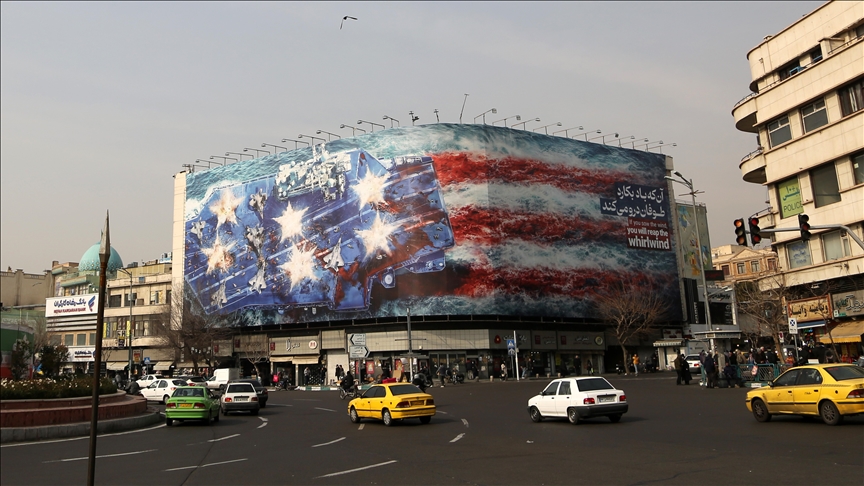 إيران تعلن استعدادها للحرب ومنح الأولوية للحوار