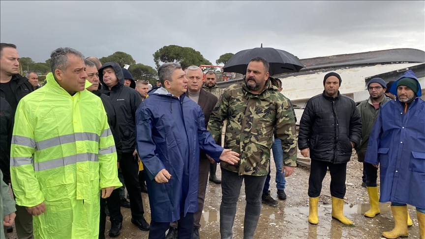 Antalya Valisi Şahin, Aksu'da hortumun zarar verdiği yerleri inceledi