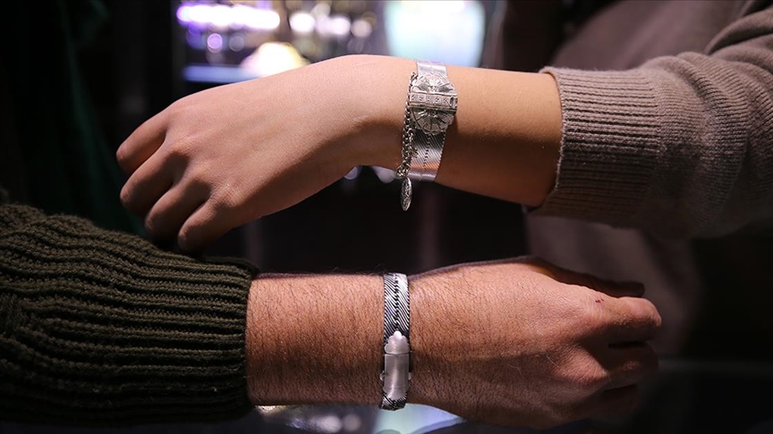 Kadınların gözdesi Diyarbakır'ın tescilli "hasır bileziği" erkekler için uyarlandı