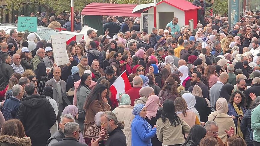 لبنان.. تظاهرة لموظفي القطاع العام والمعلمين احتجاجا على تدني الرواتب