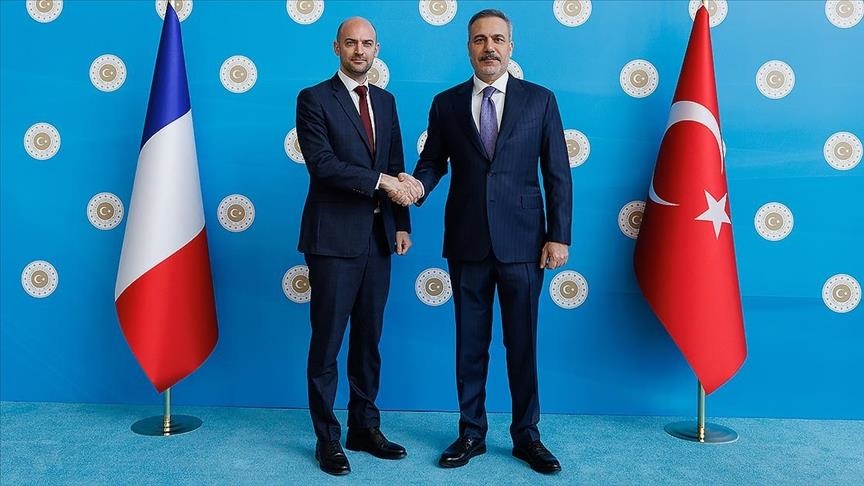 Главы МИД Турции и Франции провели переговоры в Анкаре